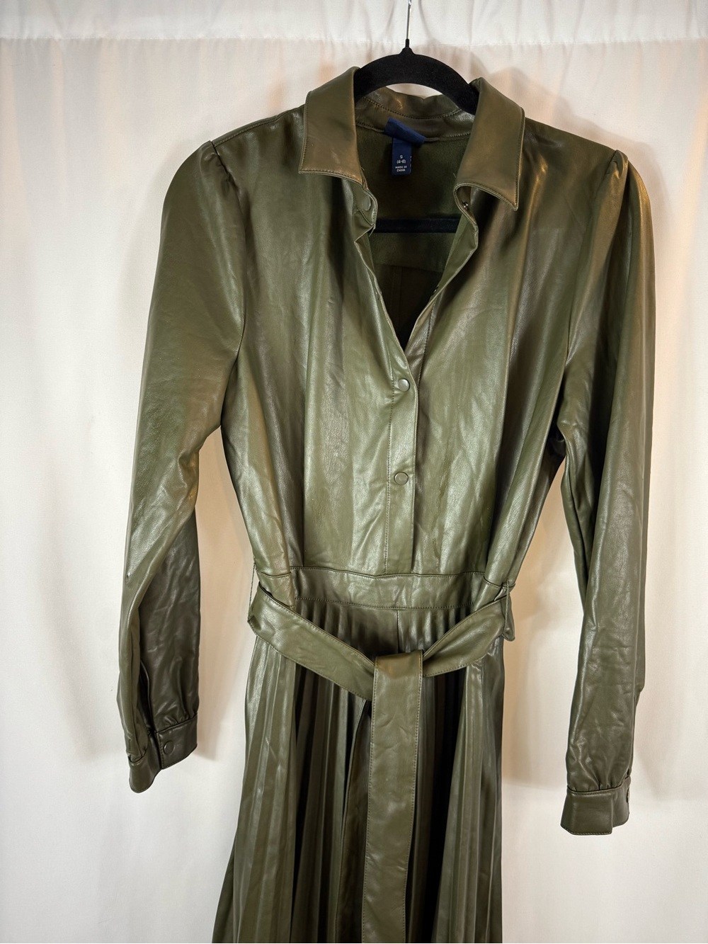 Faux Leather Pleated MIDI Dress
Olive Green Chic Small - Picture 6 of 17